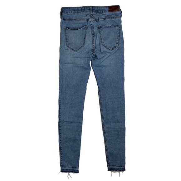Hollister Mid-Rise Super Skinny Size 26x30 3R Stretch Denim Distressed Raw Hem - Picture 3 of 14